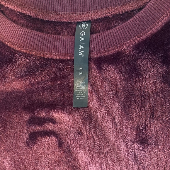 Gaiam Plush Maroon Long Sleeve Pullover Sweater, Size Medium - Picture 6 of 7